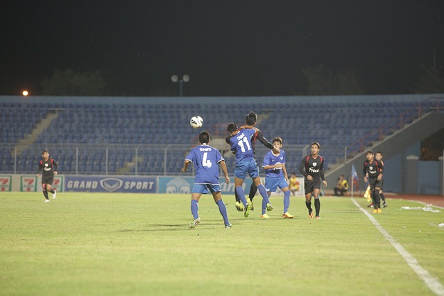 士指出